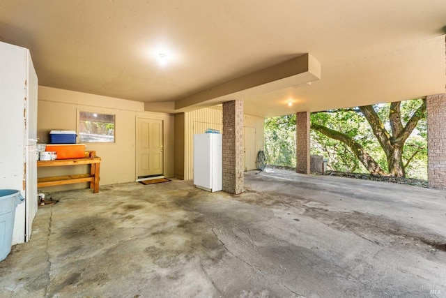 286 Monte Vista Dr, Napa, CA 94559 - garage featuring a carport