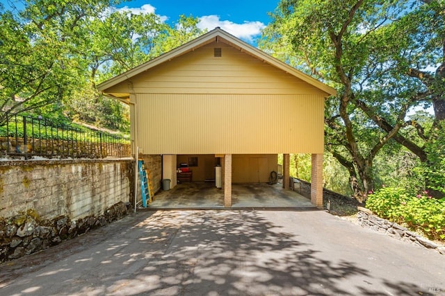 286 Monte Vista Dr, Napa, CA 94559 - view of side of home with driveway and a carport