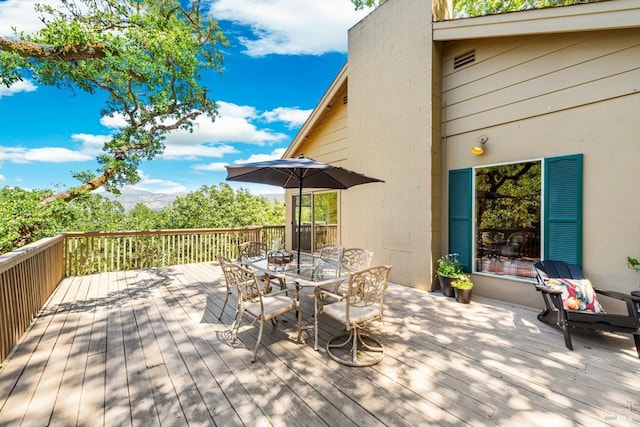 286 Monte Vista Dr, Napa, CA 94559 - deck featuring outdoor dining area