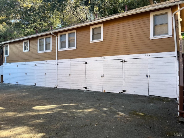 470 Wilson Ave, Vallejo, CA 94590 - garage featuring view of wooded area