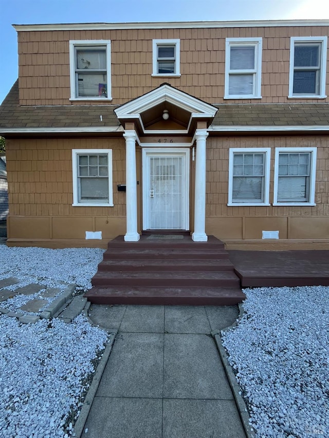 470 Wilson Ave, Vallejo, CA 94590 - view of front facade with a shingled roof