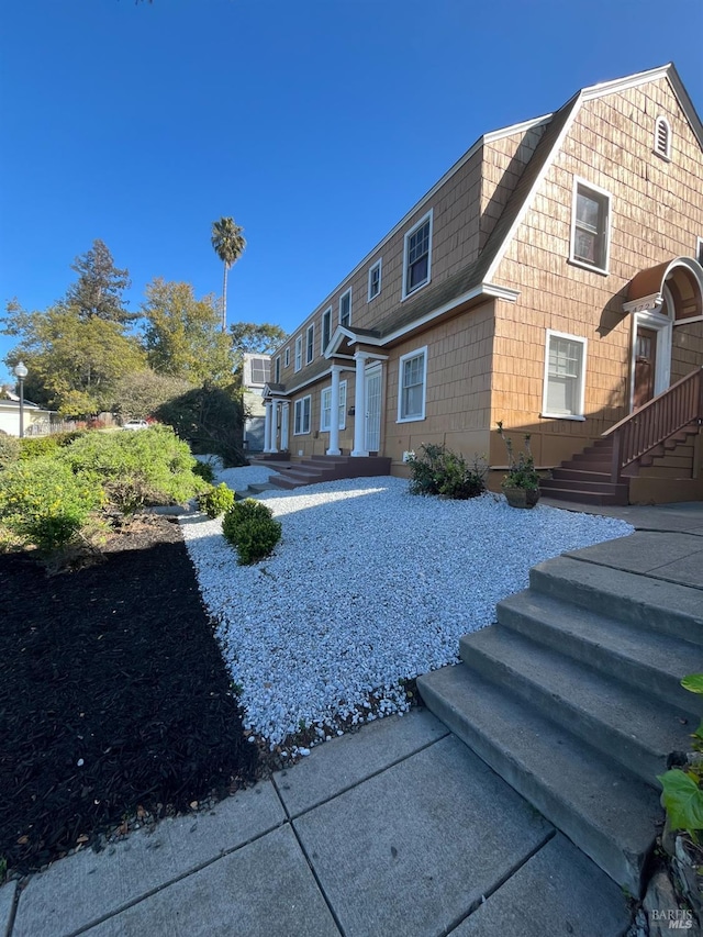 470 Wilson Ave, Vallejo, CA 94590 - view of front of property featuring a gambrel roof