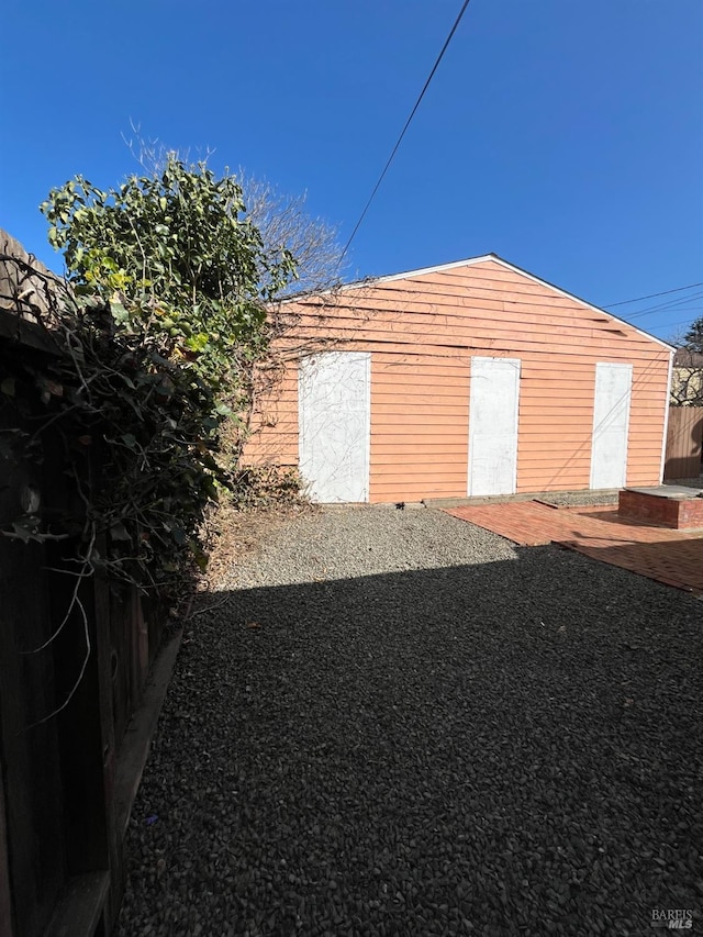 526 Jersey St, Vallejo, CA 94590 - view of yard featuring an outdoor structure