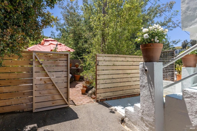 503 Easterby St, Sausalito, CA 94965 - view of gate