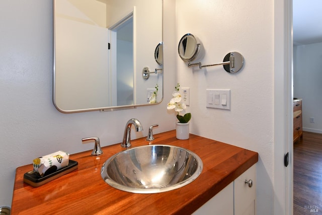 1006 Birkdale Dr, Napa, CA 94559 - bathroom featuring vanity