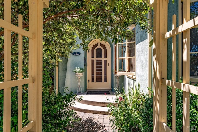 2110 3rd St, Napa, CA 94559 - entrance to property with stucco siding