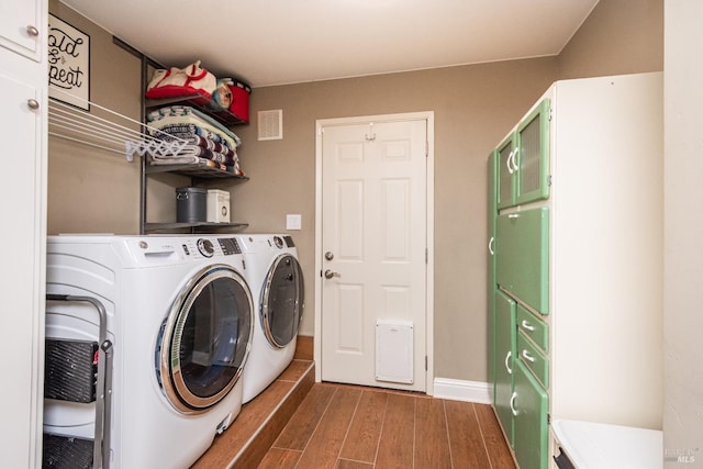 3355 Covey Ct, Napa, CA 94558 - laundry area featuring independent washer and dryer, wood finished floors, and baseboards