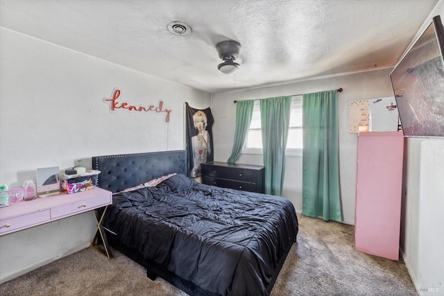 400 Wolfe St, Vallejo, CA 94590 - carpeted bedroom with a textured ceiling