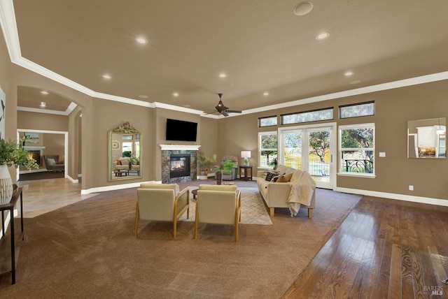 3287 Congressional Ct, Fairfield, CA 94534 - living room with a glass covered fireplace, arched walkways, baseboards, crown molding, and recessed lighting