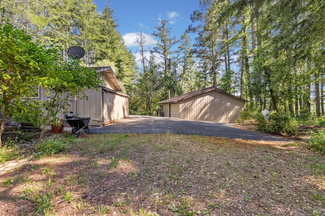 1019 Westside Rd, Healdsburg, CA 95448 - view of yard with an outdoor structure