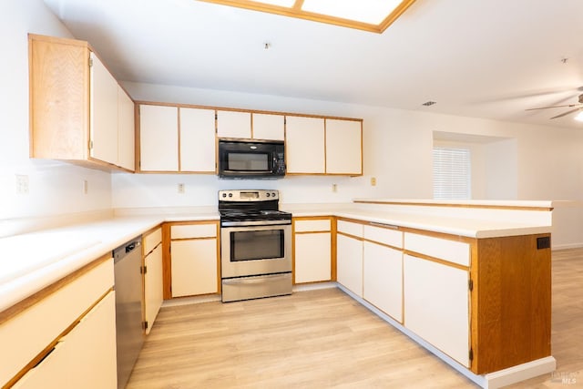 1132 Pear Tree Ln, Napa, CA 94558 - kitchen featuring stainless steel appliances, a peninsula, light wood-style flooring, light countertops, and ceiling fan