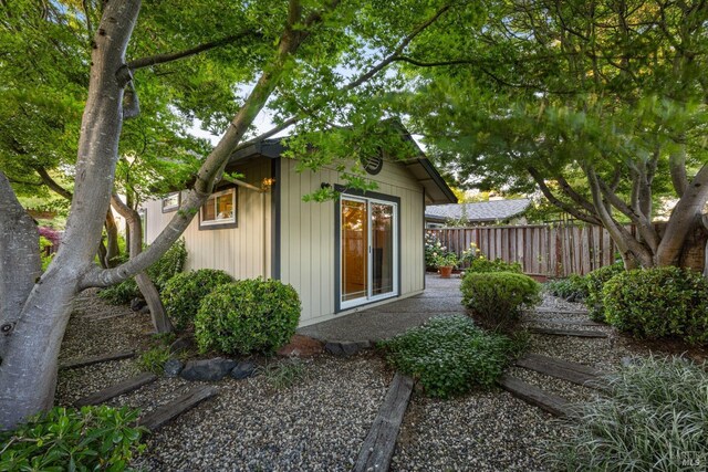 226 Usher Dr, Windsor, CA 95492 - view of outbuilding with fence