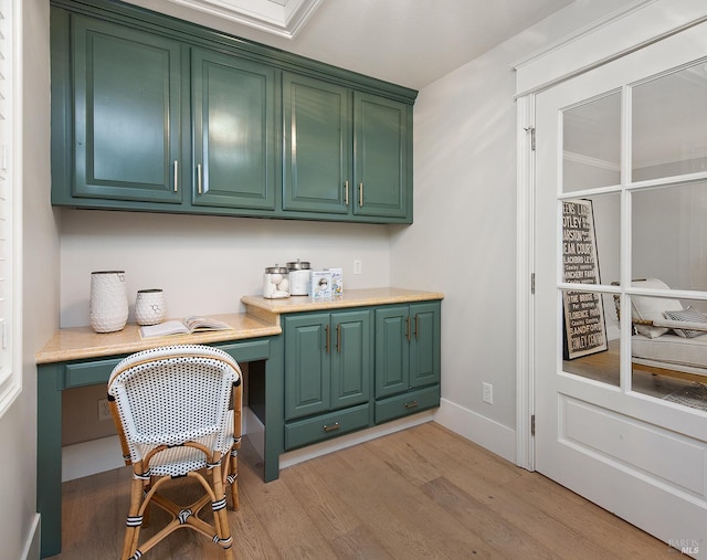 711 Furlong Rd, Sebastopol, CA 95472 - bar area with light wood finished floors, built in study area, and baseboards