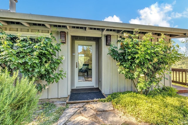 4444 Redwood Rd, Napa, CA 94558 - entrance to property with board and batten siding