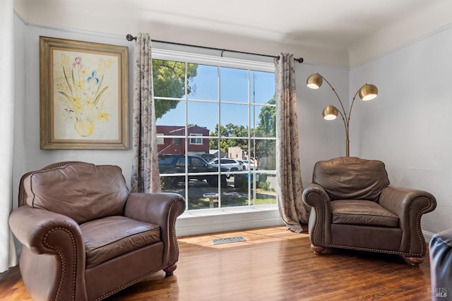 32 Muller St, Vallejo, CA 94590 - living area with wood finished floors