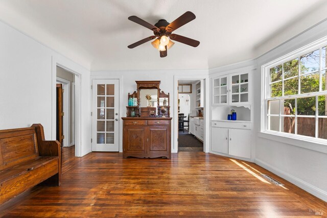 32 Muller St, Vallejo, CA 94590 - sitting room featuring dark wood finished floors and ceiling fan