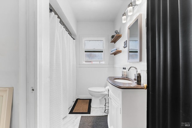 32 Muller St, Vallejo, CA 94590 - full bath featuring toilet, vanity, and baseboards