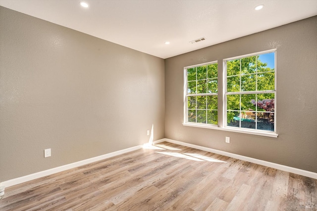 9227 Berwyn Way, Windsor, CA 95492 - empty room featuring baseboards, light wood-style flooring, and recessed lighting
