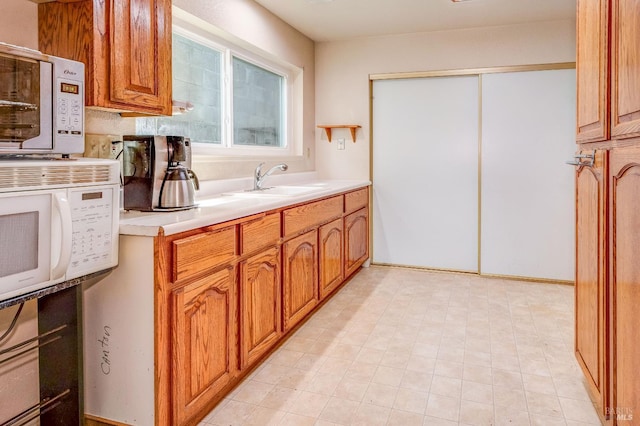 32 Romine Way, Vallejo, CA 94591 - bathroom with a sink