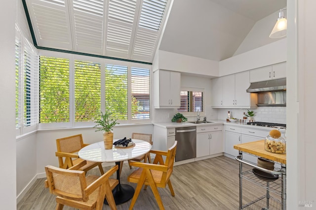 44 Lagoon Vis, Tiburon, CA 94920 - kitchen with dishwasher, under cabinet range hood, backsplash, light countertops, and lofted ceiling