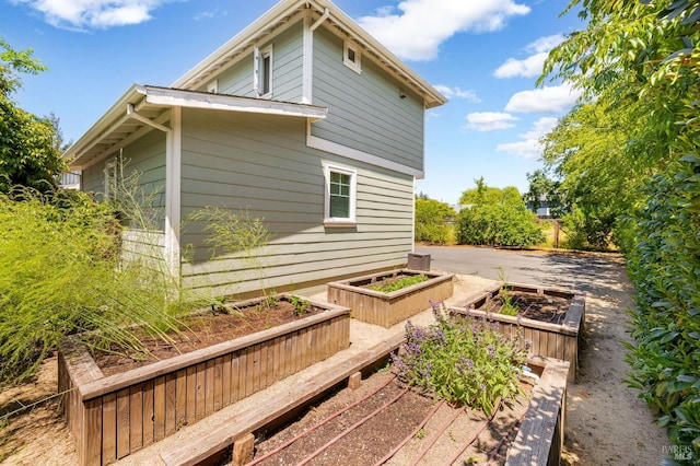 58 Randolph St, Napa, CA 94559 - view of side of home with a garden