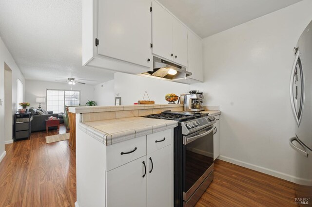 4214 Saturn Way, Union City, CA 94587 - kitchen featuring stainless steel appliances, under cabinet range hood, tile counters, and baseboards