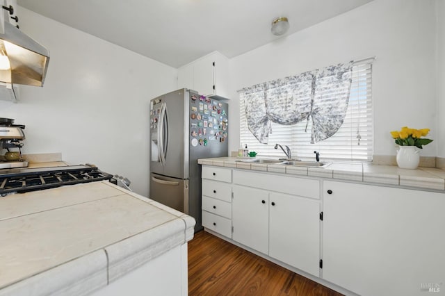 4214 Saturn Way, Union City, CA 94587 - kitchen featuring a sink, stainless steel refrigerator with ice dispenser, white cabinets, under cabinet range hood, and dark wood-style floors