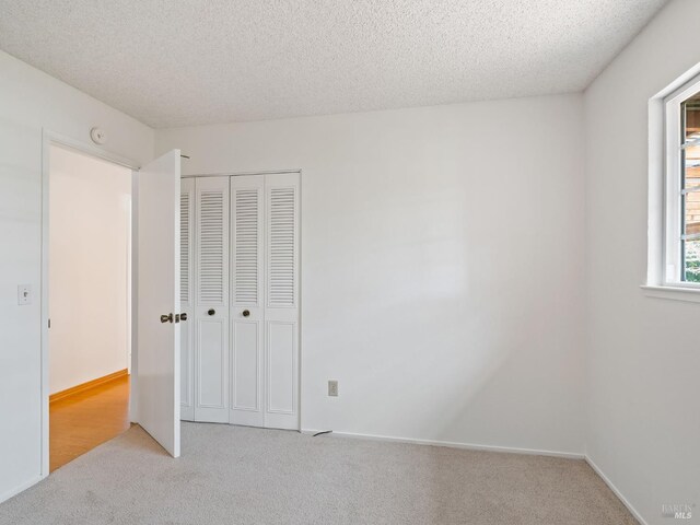175 Temelec Cir, Sonoma, CA 95476 - unfurnished bedroom featuring light carpet, a textured ceiling, and a closet