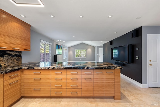 431 University St, Healdsburg, CA 95448 - kitchen with vaulted ceiling, dark stone countertops, plenty of natural light, a peninsula, and recessed lighting