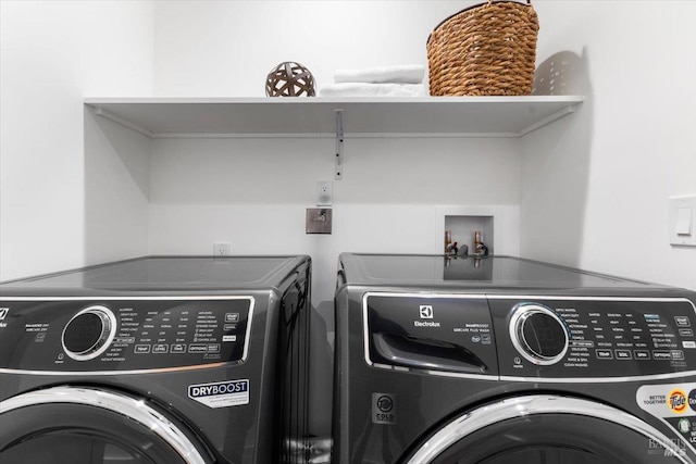 1358 Sylvan Ct, Healdsburg, CA 95448 - clothes washing area featuring washer and dryer