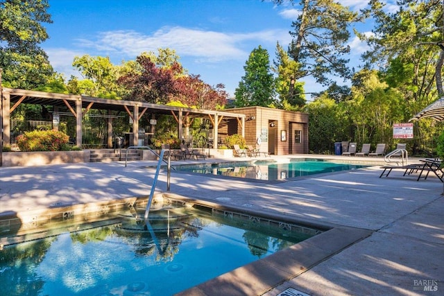 1358 Sylvan Ct, Healdsburg, CA 95448 - community pool with a patio area, a hot tub, and fence