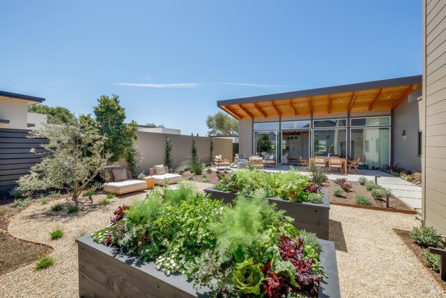 980 Trentadue Way, Healdsburg, CA 95448 - view of yard featuring a vegetable garden, fence, and a patio
