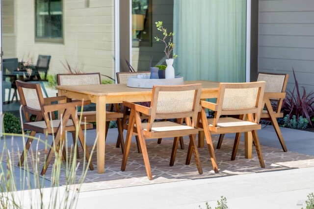 980 Trentadue Way, Healdsburg, CA 95448 - view of patio featuring outdoor dining space