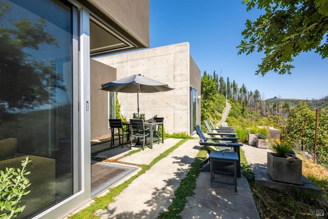 8909 Mill Creek Rd, Healdsburg, CA 95448 - view of patio with outdoor dining area