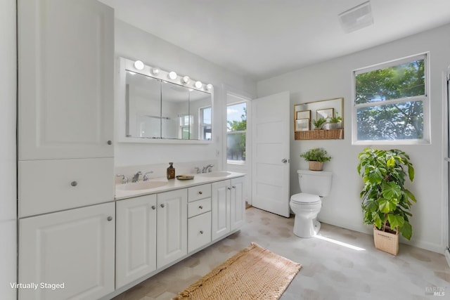 2951 Thorn Rd, Sebastopol, CA 95472 - full bath with toilet and double vanity