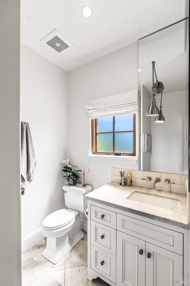 7035 Silverado Trl, Napa, CA 94558 - half bath featuring toilet, vanity, baseboards, and recessed lighting
