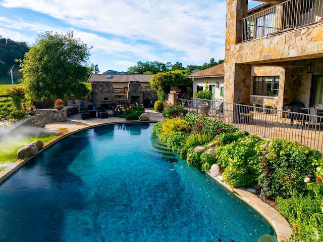 7035 Silverado Trl, Napa, CA 94558 - view of swimming pool featuring fence and a patio area