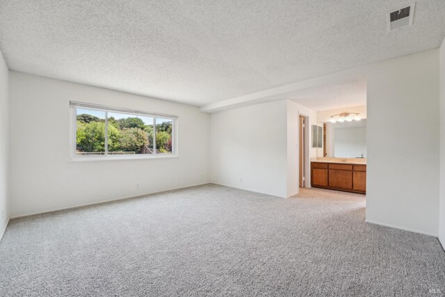 543 Sandy Way, Benicia, CA 94510 - unfurnished bedroom featuring light carpet, a chandelier, a textured ceiling, and ensuite bath