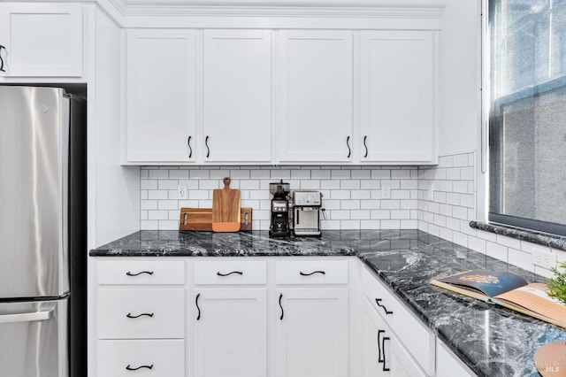 336 Pear Tree Ln Unit D, Napa, CA 94558 - kitchen featuring freestanding refrigerator, tasteful backsplash, and white cabinets