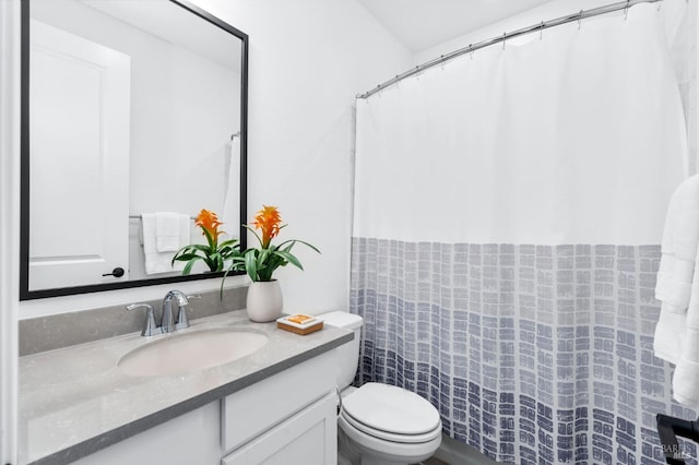 336 Pear Tree Ln Unit D, Napa, CA 94558 - full bathroom with toilet, vanity, and a shower with shower curtain