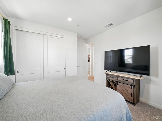 2471 Lake Club Dr, Fairfield, CA 94533 - carpeted bedroom with baseboards, a closet, and recessed lighting