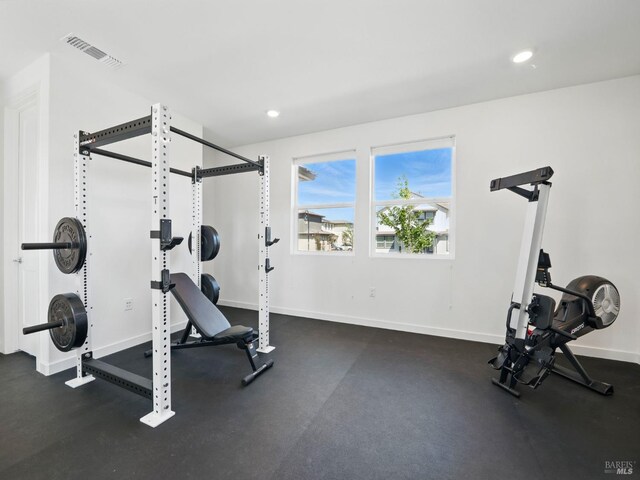 2471 Lake Club Dr, Fairfield, CA 94533 - exercise room with baseboards and recessed lighting