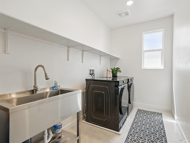 2471 Lake Club Dr, Fairfield, CA 94533 - washroom featuring washing machine and clothes dryer, light tile patterned floors, baseboards, and recessed lighting