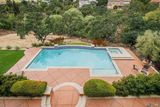 819 Bridle Ridge Dr, Fairfield, CA 94534 - view of swimming pool featuring fence, a patio area, and a pool with connected hot tub