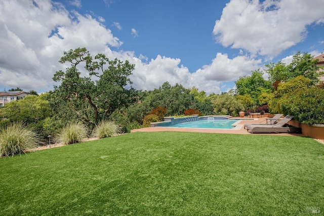 819 Bridle Ridge Dr, Fairfield, CA 94534 - outdoor pool with a lawn