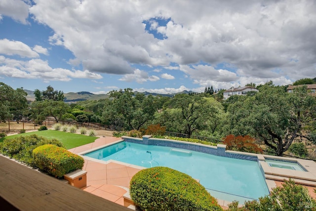 819 Bridle Ridge Dr, Fairfield, CA 94534 - view of swimming pool featuring fence, a patio area, and a pool with connected hot tub
