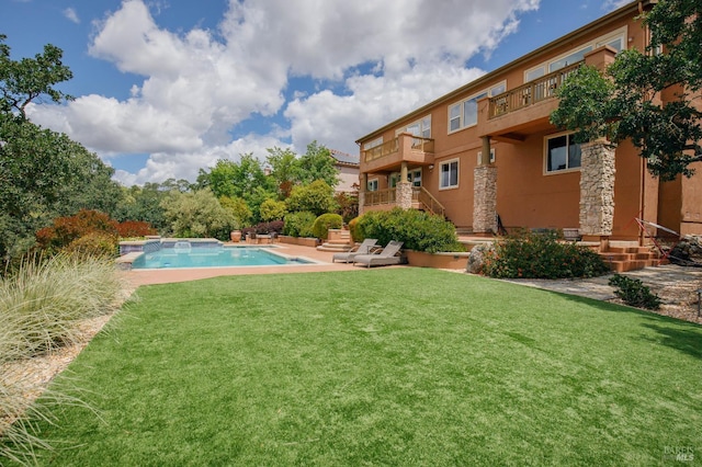 819 Bridle Ridge Dr, Fairfield, CA 94534 - swimming pool with a lawn
