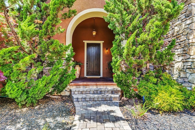 819 Bridle Ridge Dr, Fairfield, CA 94534 - view of exterior entry with stucco siding