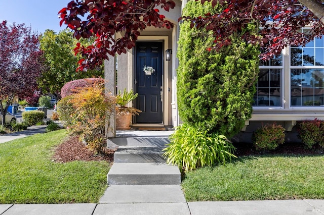 2817 Windmill Dr, Santa Rosa, CA 95403 - entrance to property with a lawn