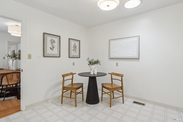 1400 High School Rd, Sebastopol, CA 95472 - dining area featuring light flooring